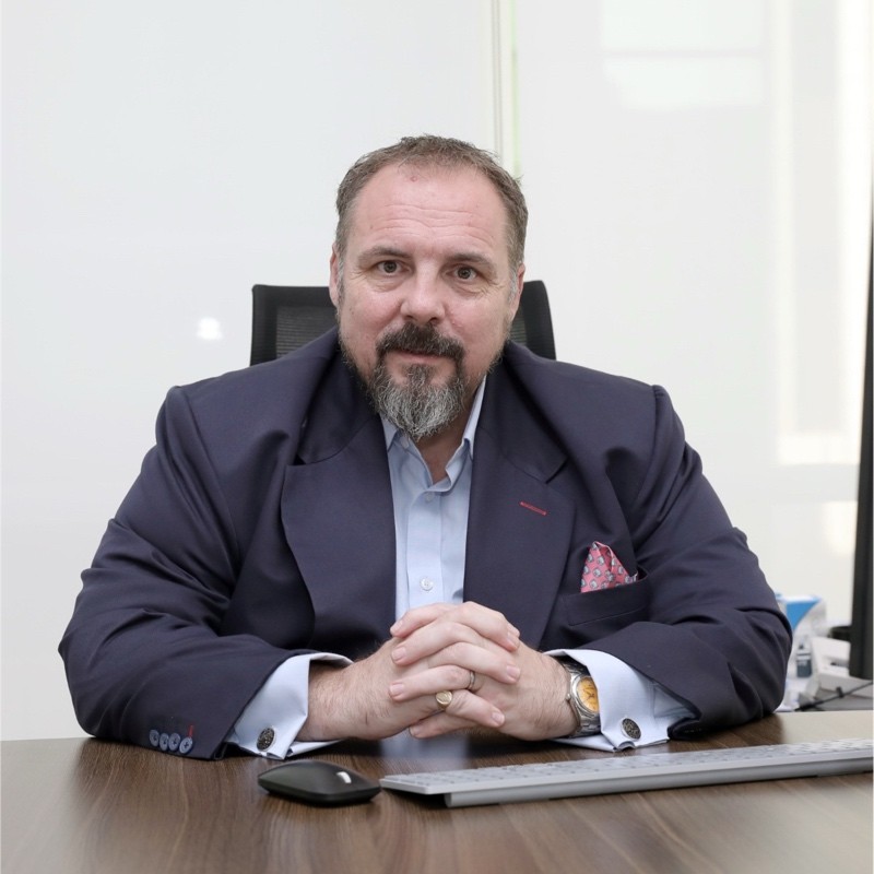 Simon	Townsend